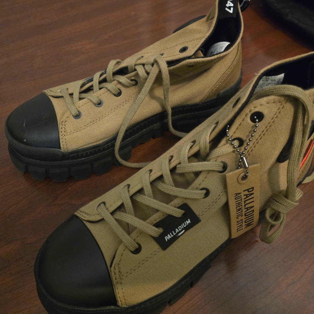 Palladium Revolt Sneaker platform shoes 8.5